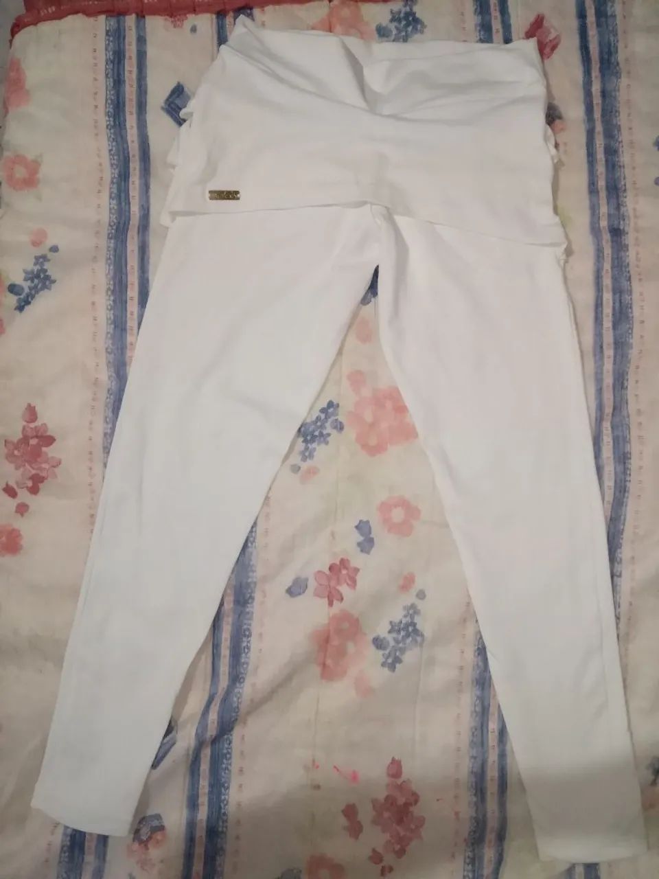Calça Legging com Saia Branca - Conforto e Estilo - Foto 4