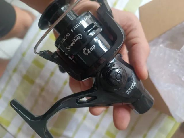 Molinete para pesca Serie 4000 novo na caixa