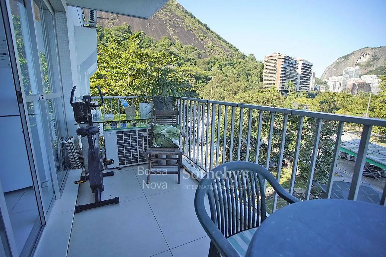 Apartamento reformado com vista para a Lagoa e mata - Foto 4