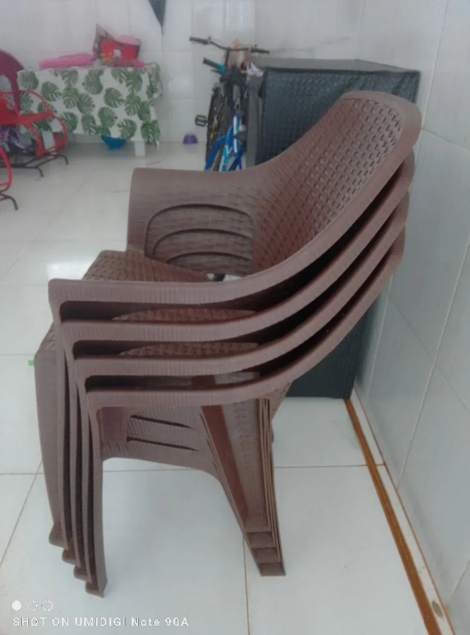 Cadeiras de plástico reforçada
