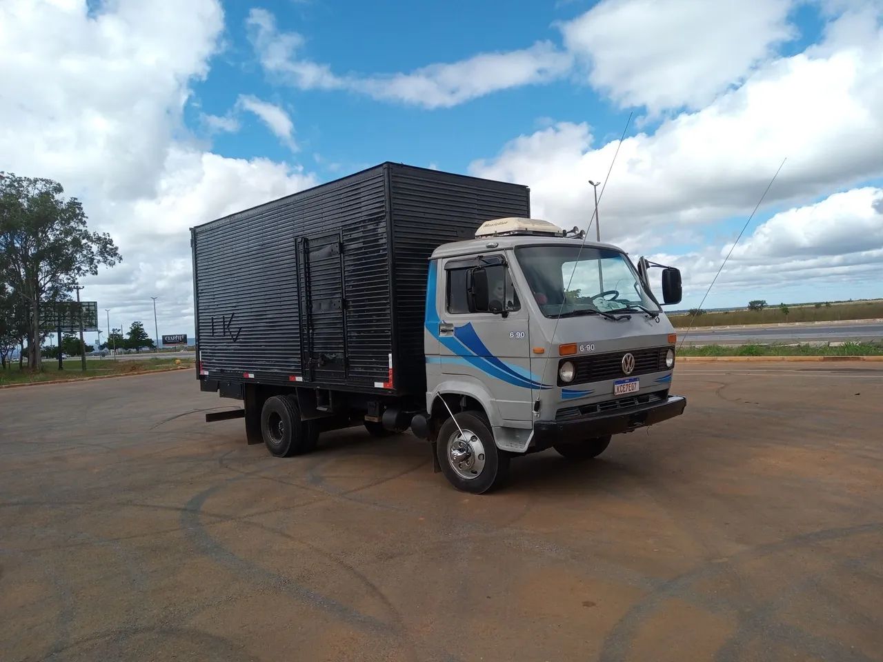 Caminhão Volkswagen 6.90 Baú - Ótimo estado! - Foto 3