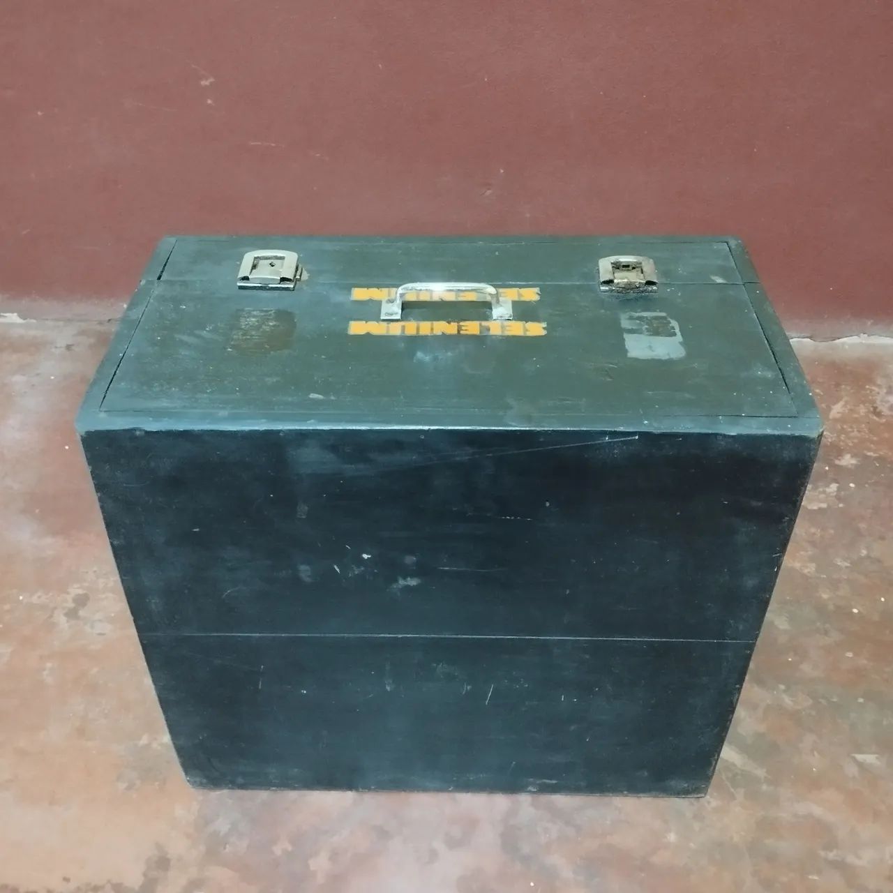 Caixa Maleta em Madeira Preta Antiga