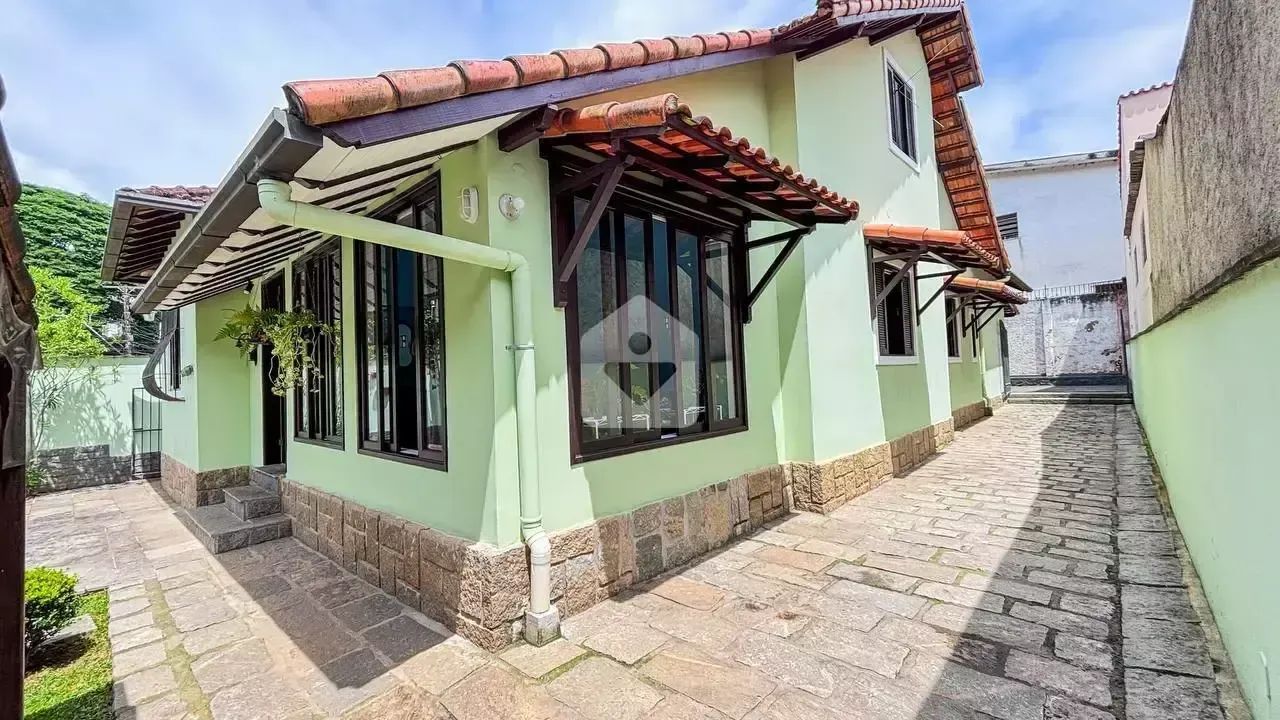 Casa à venda com 4 quartos, 397m² - Valparaíso - Petrópolis/RJ - Foto 2