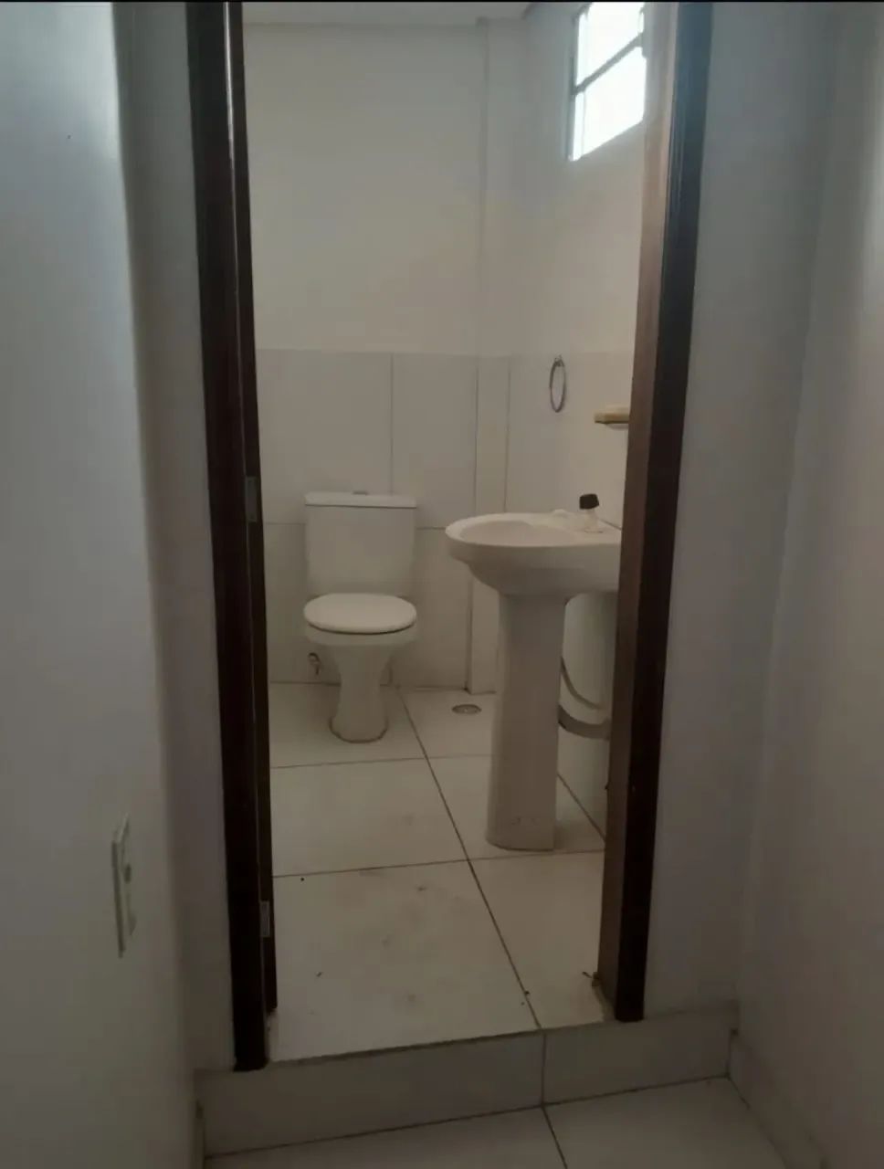 Prédio em Itacoatiara com 6 salas e 2 apartamentos residencial - Foto 2