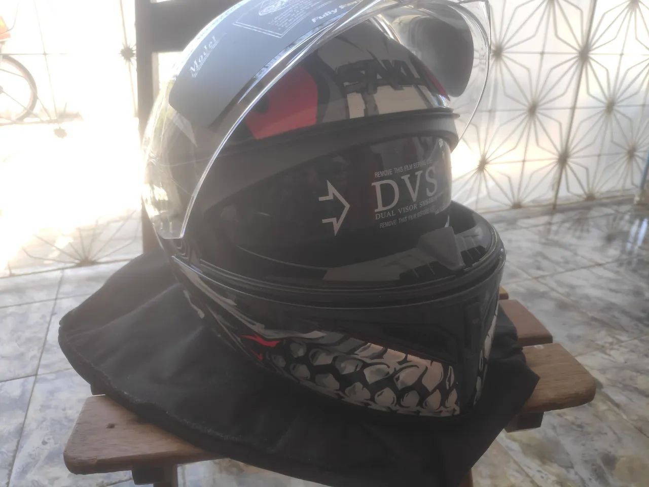 Capacete Flip up importado personalizado Venom - Foto 2