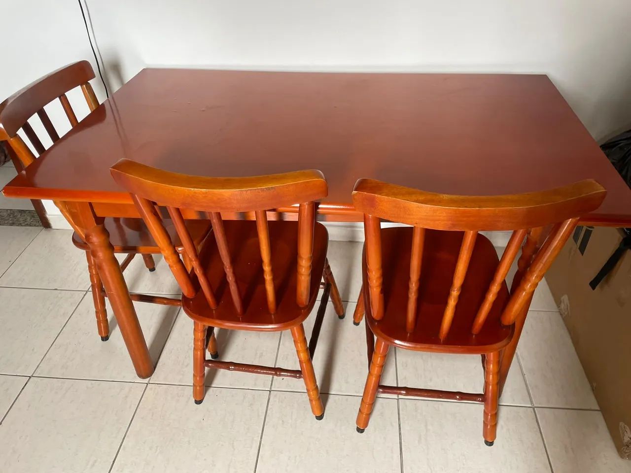 Vendo mesa com 4 cadeiras