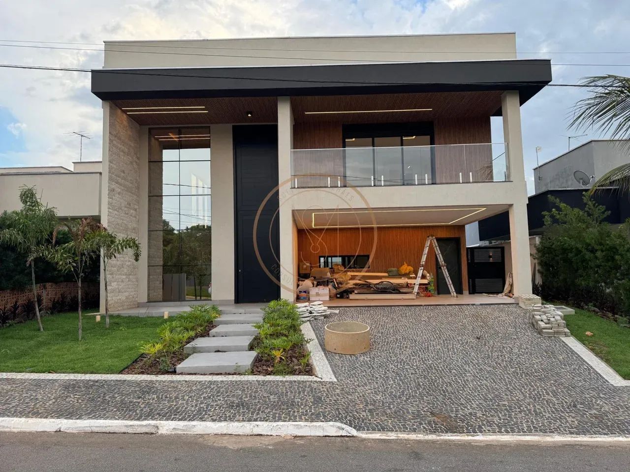 Sobrado ALTO padrão - 4 suítes | 408m² | Mirante do Lago