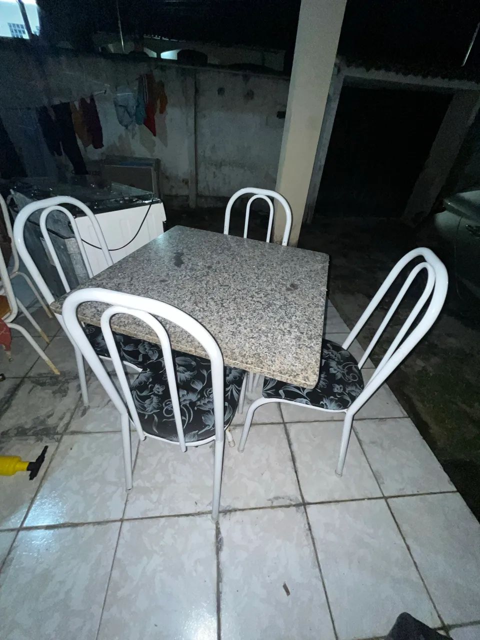 Mesa de m ármore 4 cadeiras - Foto 2