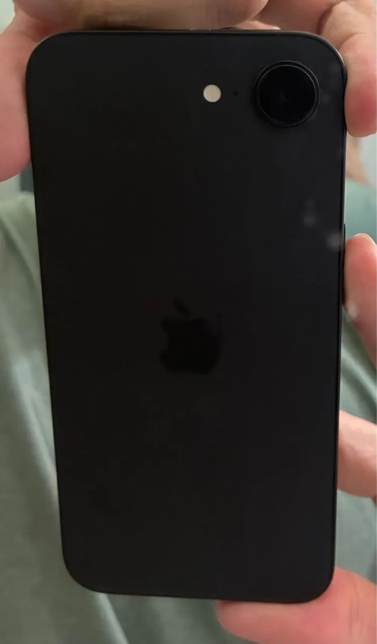 iPhone 16e