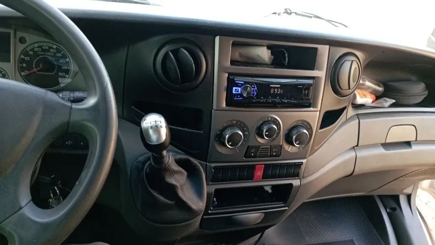Iveco Daily 35s14 refrigerada 2013 - Foto 5