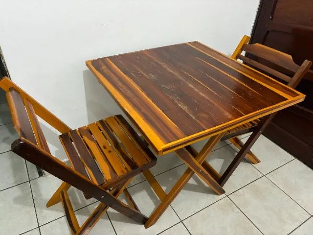 Conjunto mesa + 4 cadeiras dobráveis de madeira - Foto 5