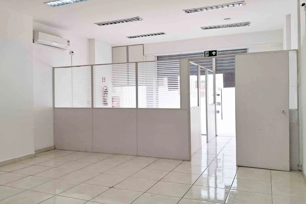 Loja na Padre Café com muito espaço e potencial para locação