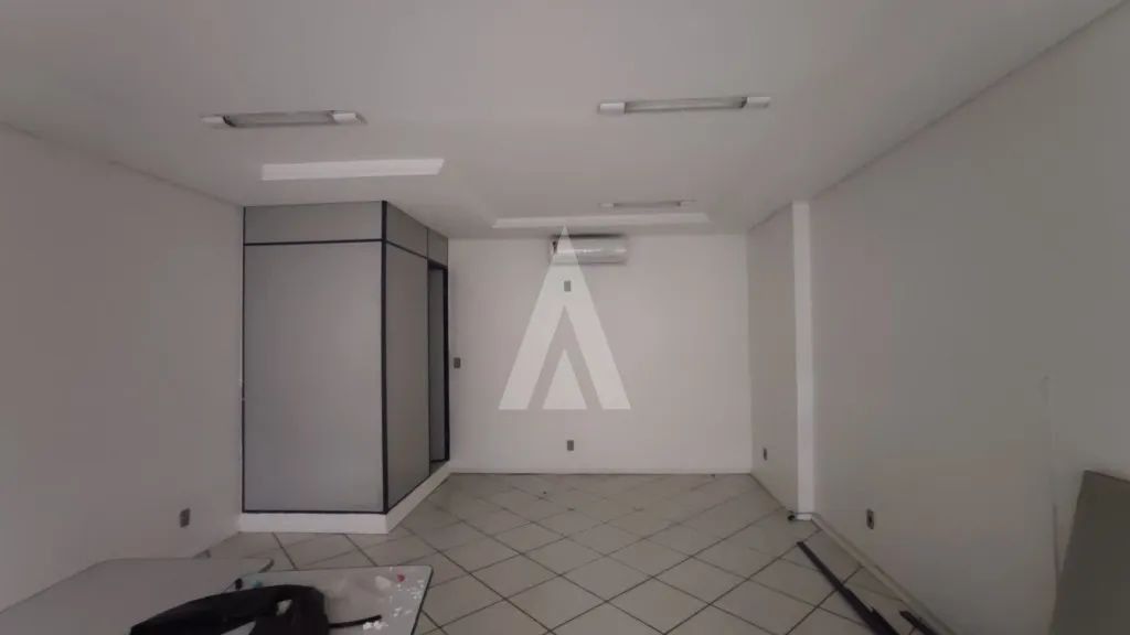 Sala comercial localizada no Centro de Joinville no segundo piso - Foto 5