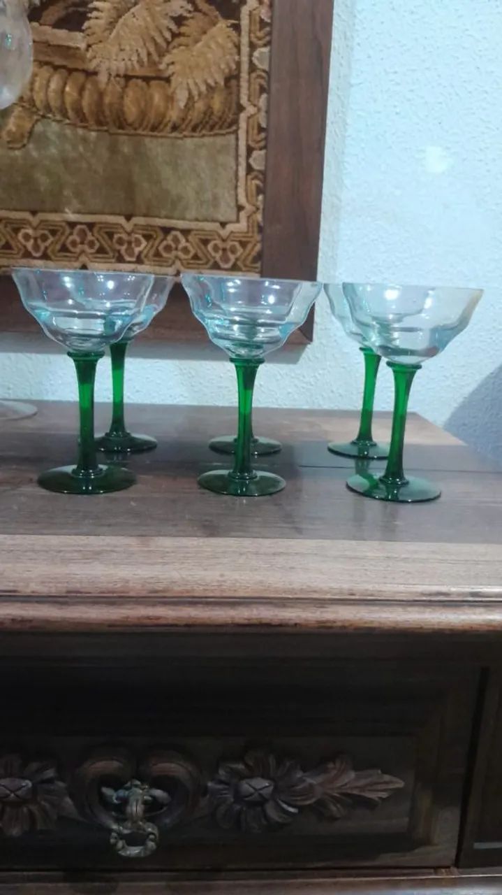 Antigas taças de vidro para coquetel