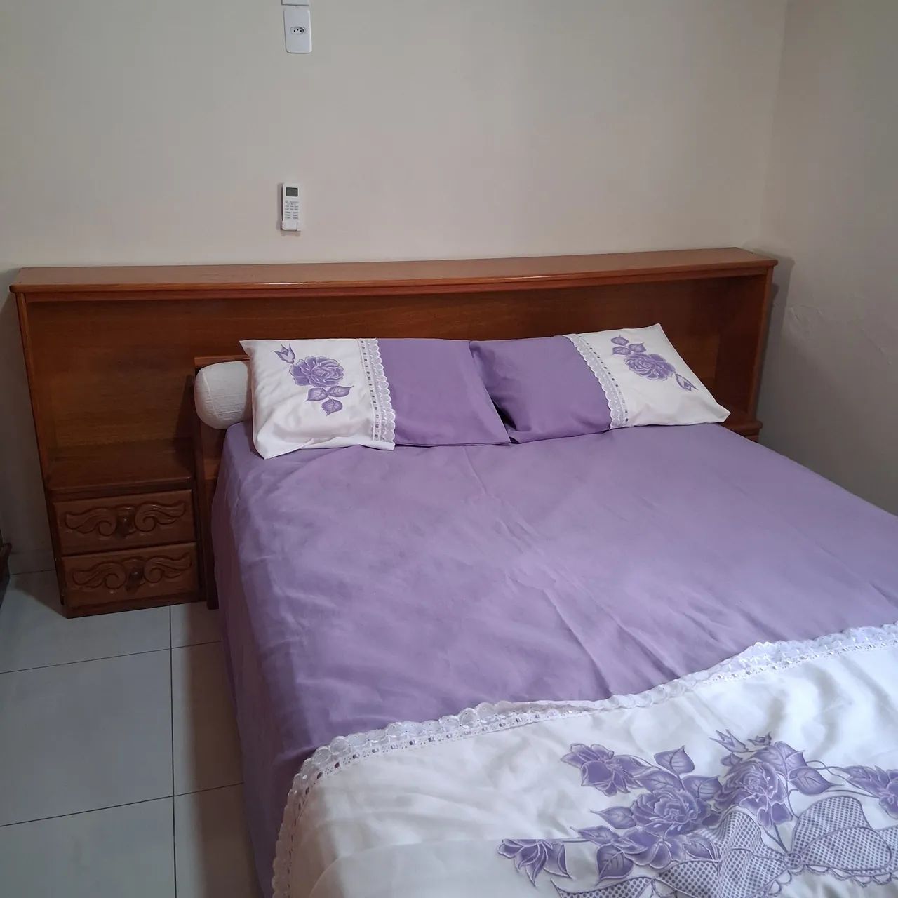 Guarda roupa e cama de madeira - Foto 4