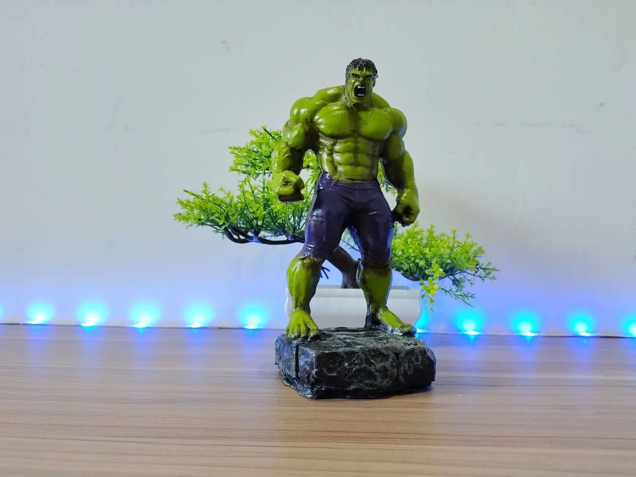 BONECO HULK COLECIONÁVEL EM RESINA 