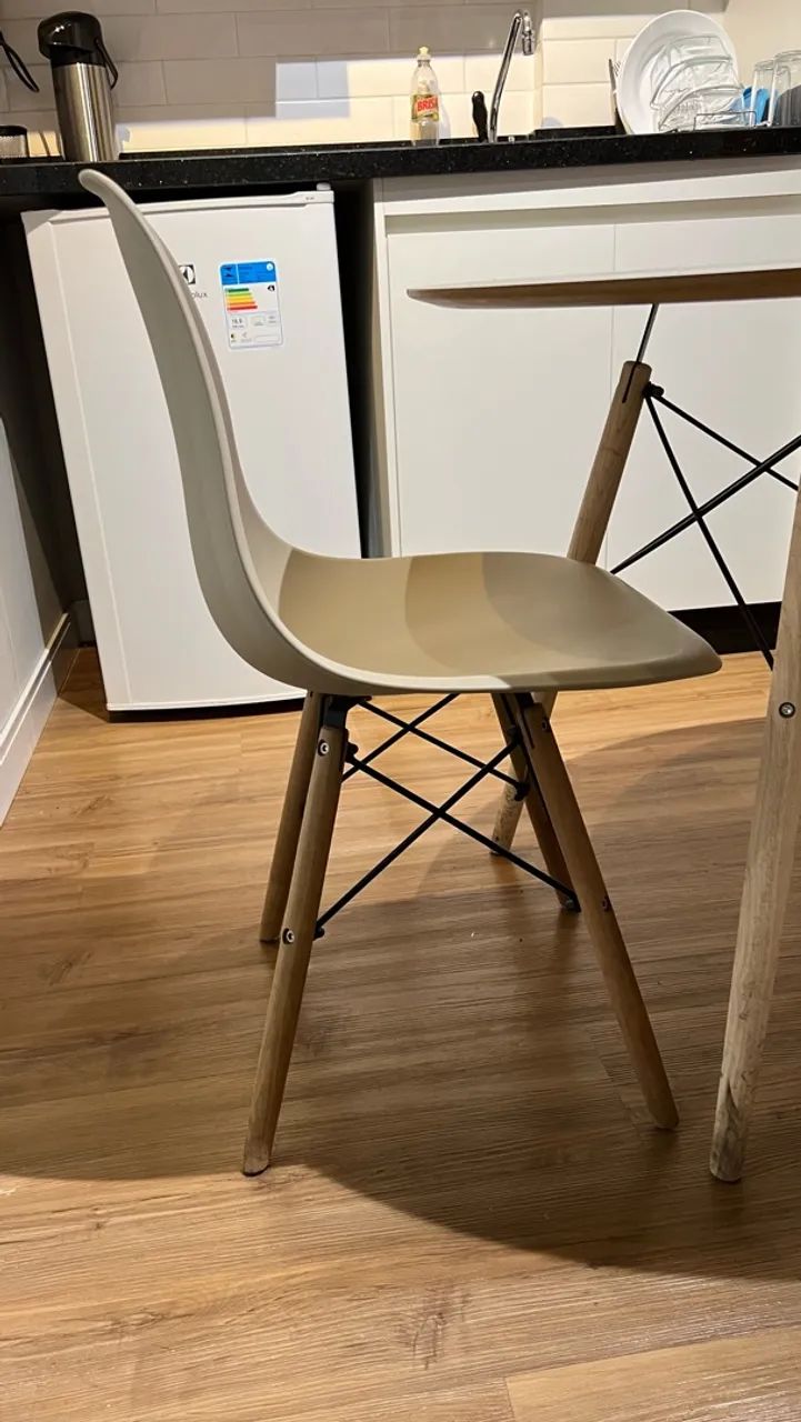 Conjunto Mesa Eames + 4 Cadeiras - Foto 4