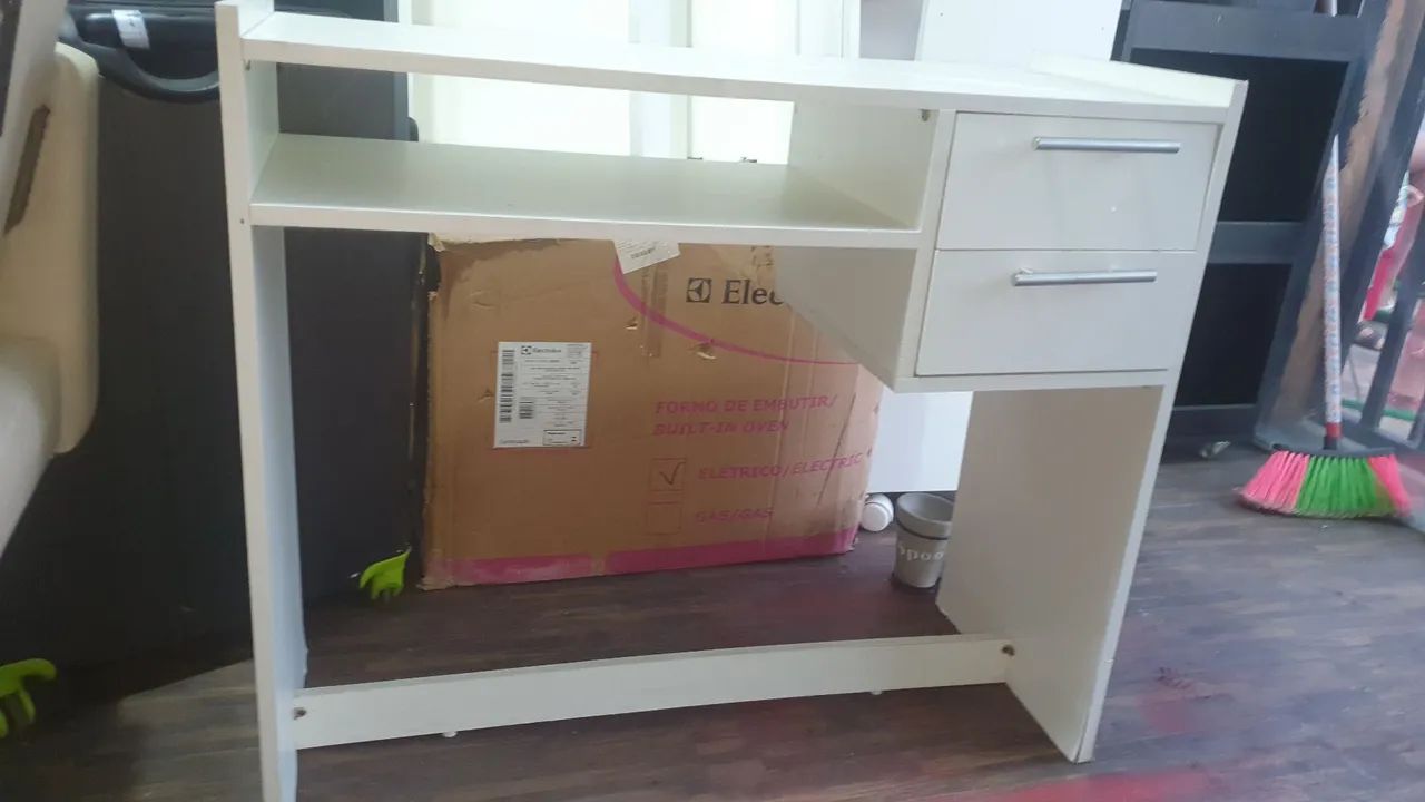 Mesa manicure com gavetas