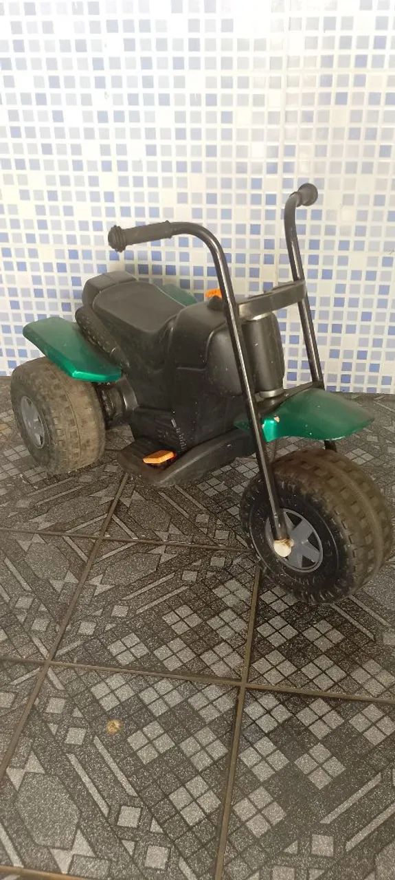 Triciclo elétrico infantil 