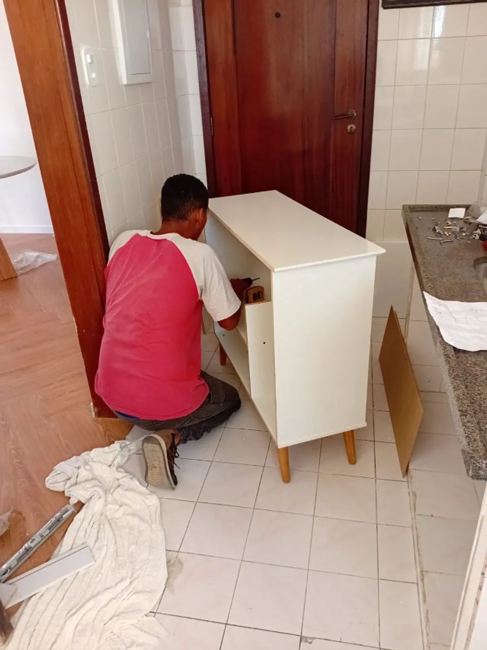 Montador de móveis novos.