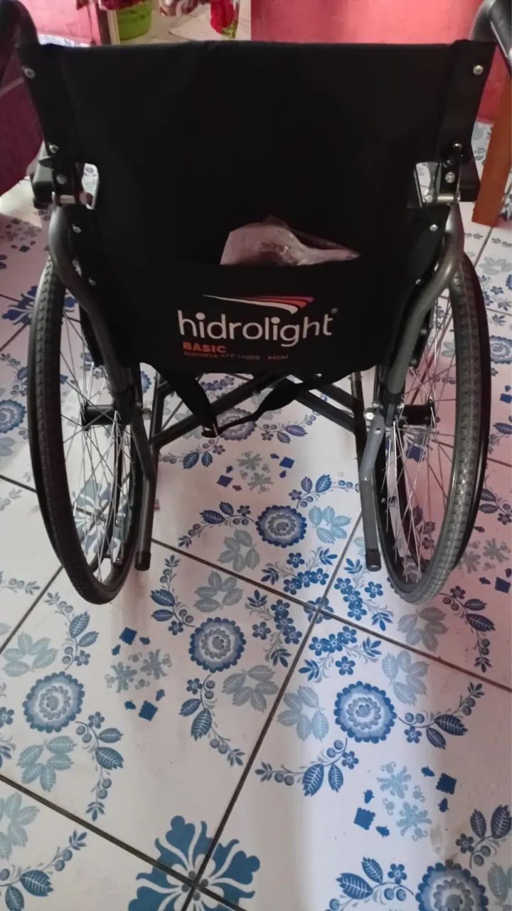 Cadeira de rodas nova 