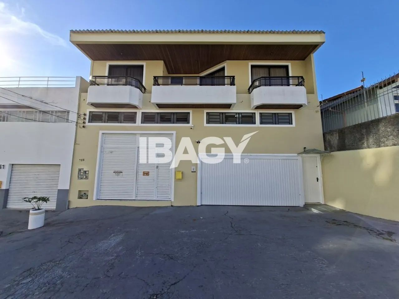 Excelente Casa 3 dormitório(s) em Barreiros - São José