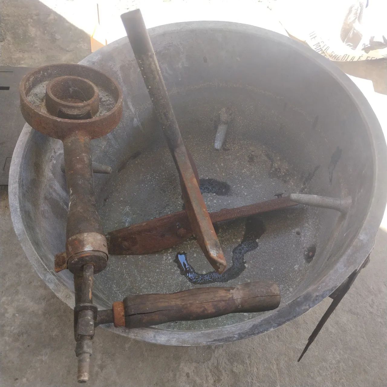 Vendo tacho de misturela progas pqr 15litros + batedor e queimador