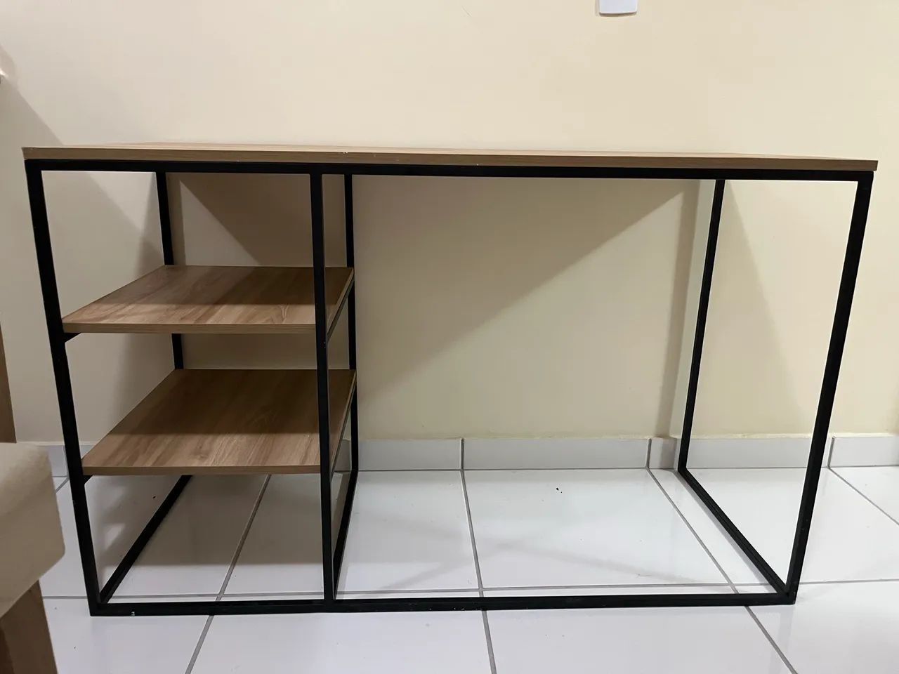 Escrivaninha industrial com prateleiras - Foto 4