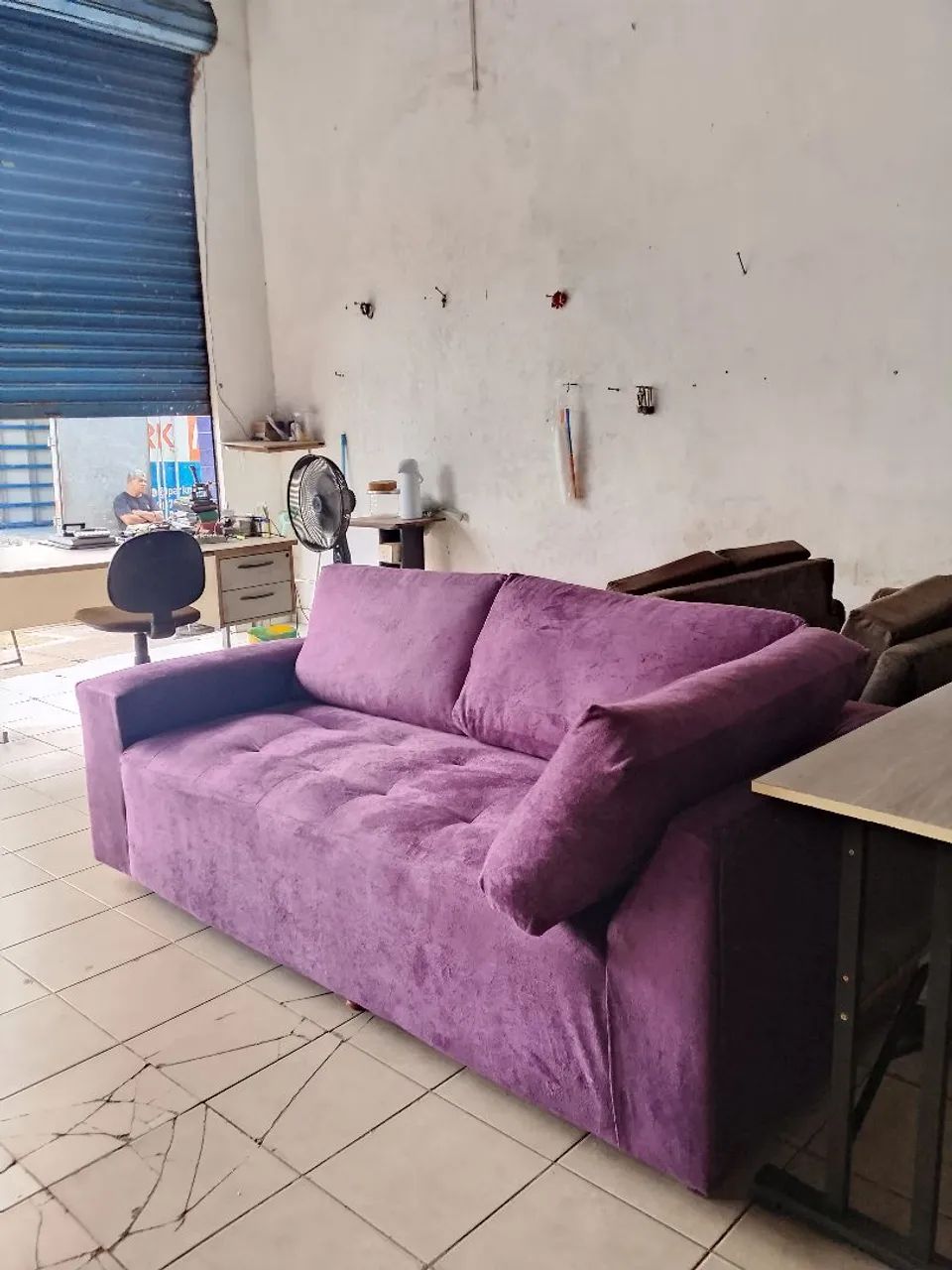 SOFÁ ROXO 3 LUGARES - REFORMADO - Foto 4