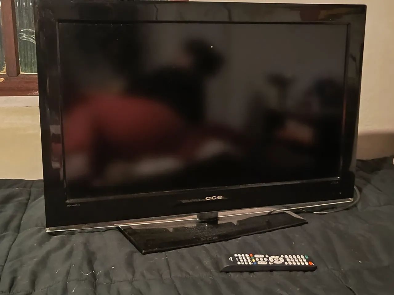 TV CCE 32 POLEGADAS LCD COM DEFEITO !!!