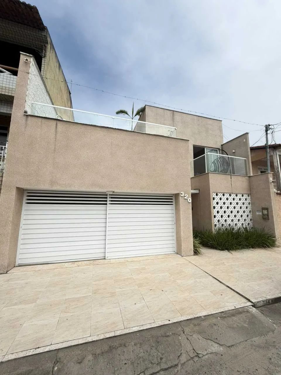 CASA EM RUA PÚBLICA - MÉDICI [57792]