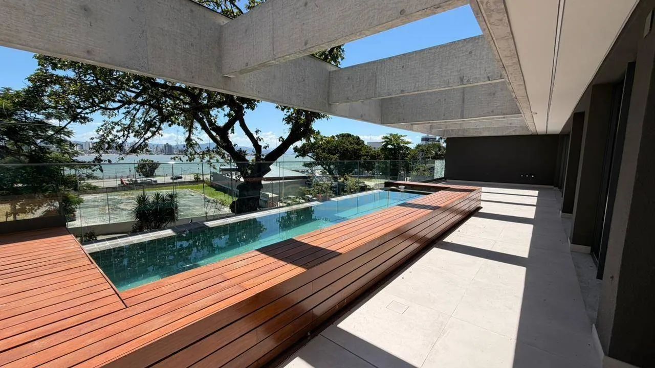 Varanda Assis Chateaubriand com 231 m², Piscina Privativa e 3 suítes - À venda no Centro d