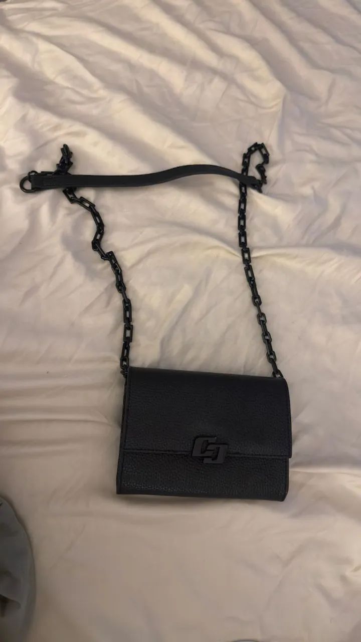 Bolsa Colcci Preta Transversal com Alça de Corrente - Foto 2