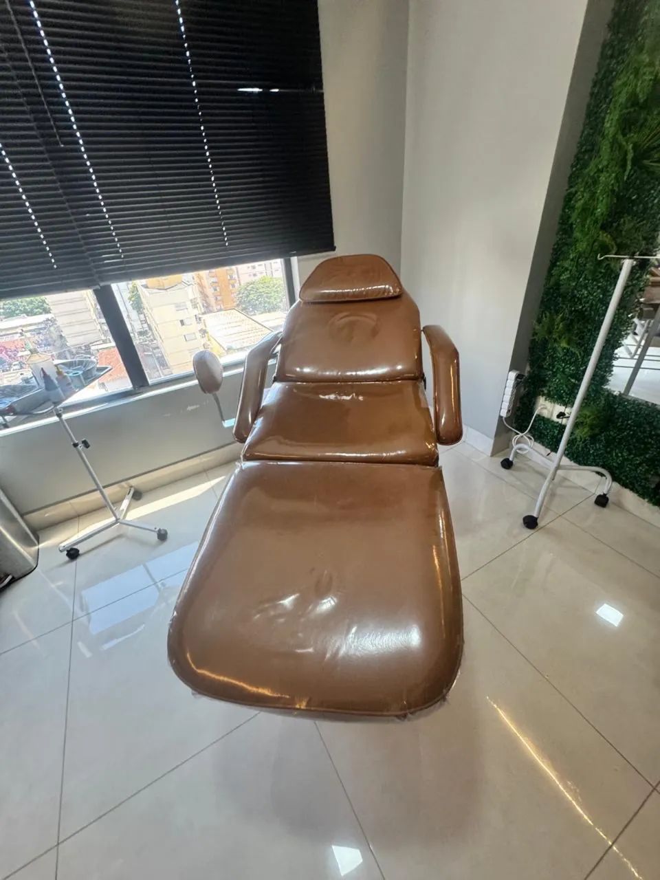  Maca / Poltrona Reclinável para Estética e Procedimentos - Excelente Estado  - Foto 3