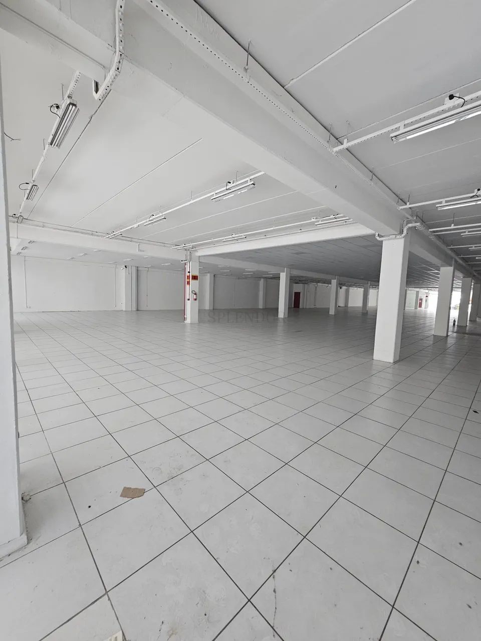 Sala comercial 1.863 m² na Rua 7 de Setembro com amplo estacionamento - Foto 4