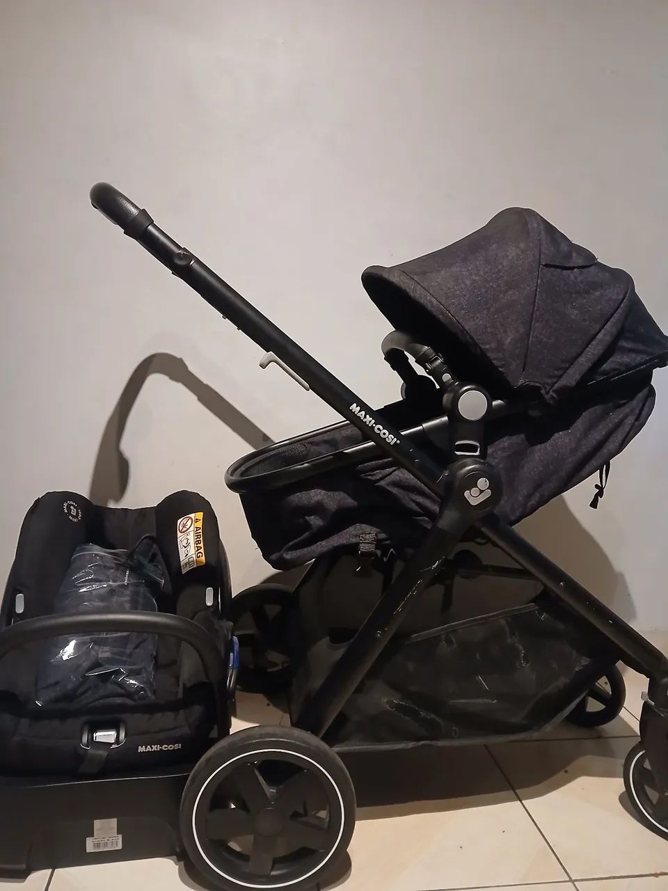 Carrinho de bebe e bebê conforto Maxi-cosi