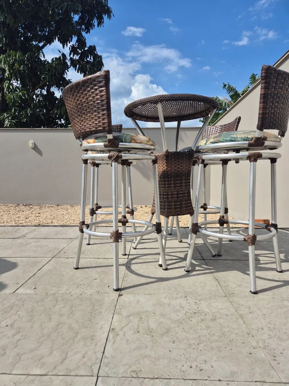 Vendo mesa de bistrô com 4 cadeiras - Foto 3