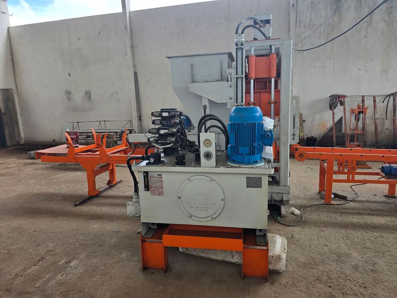 Máquina de fabricação de pisos intertravados MB4 automática reformada - Foto 4