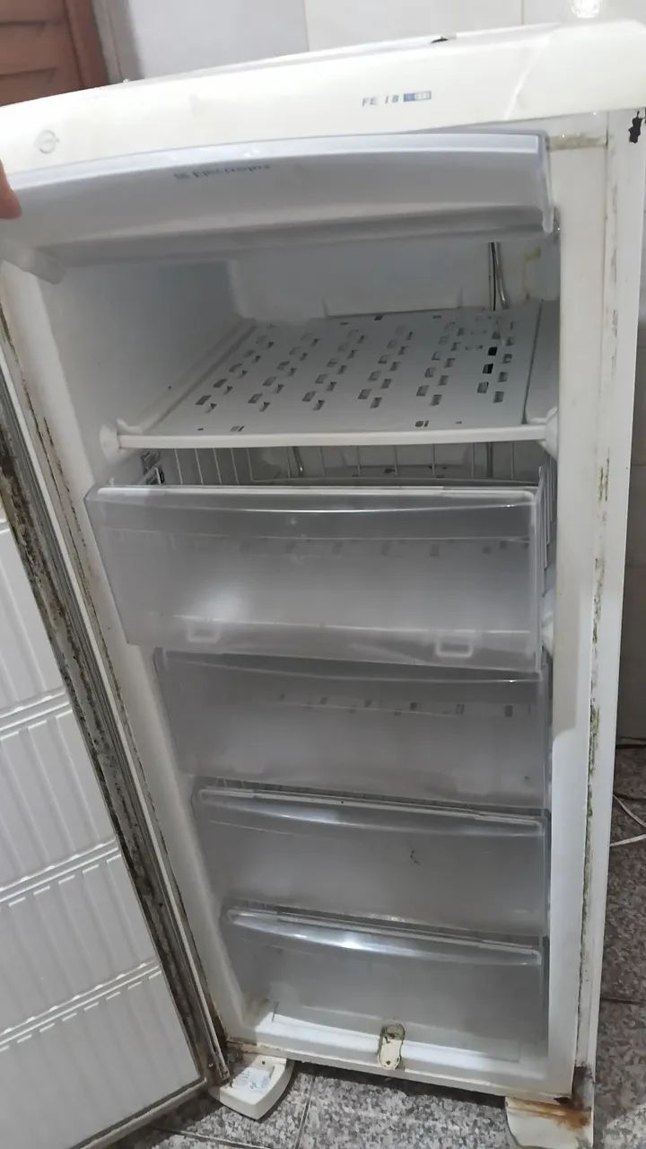 Freezer Electrolux usado - Foto 3