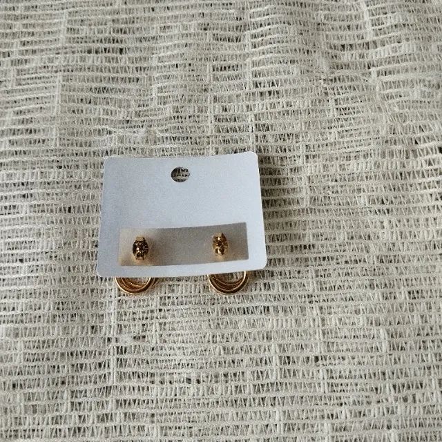 brinco dourado aço inoxidável - Foto 4