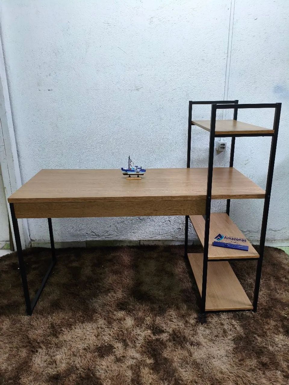 Mesa com Prateleiras - Usada  - Foto 3