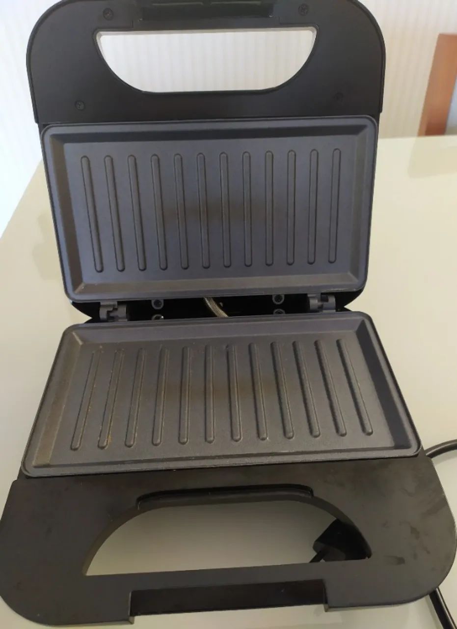 Sanduicheira e grill Britânia 220V - Foto 3