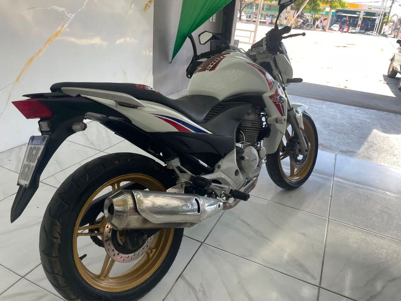 HONDA CB 2015