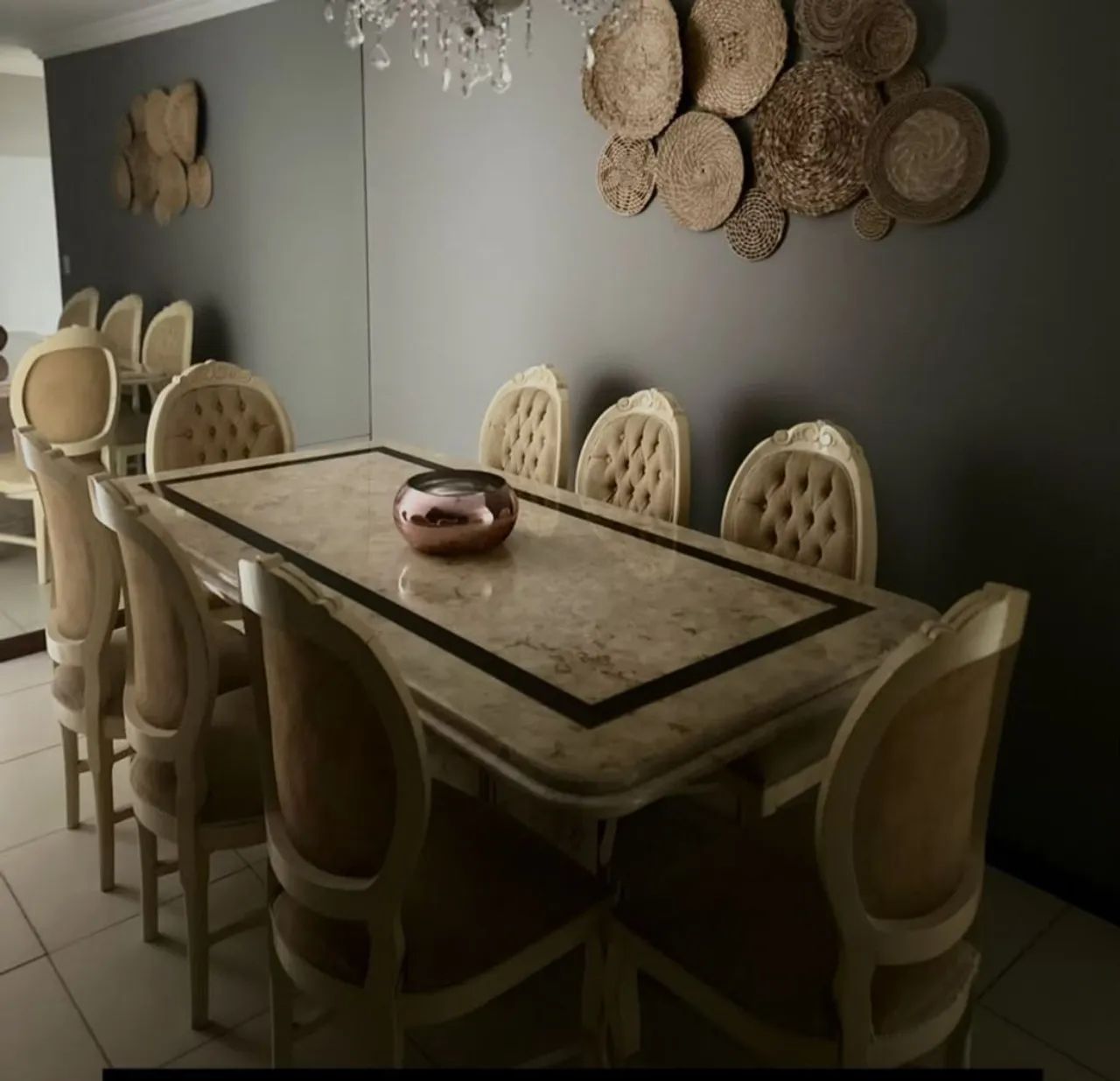 Conjunto mesa de marmora com cadeiras