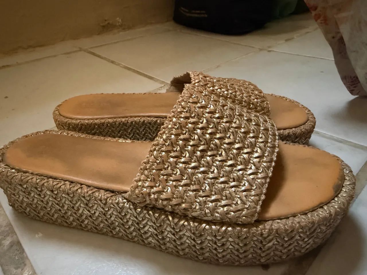 Tamanco dourado  - Foto 2