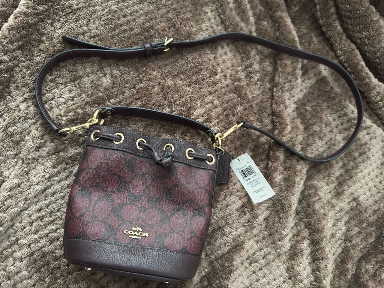 Bolsa Coach com duas alças. Cor da Coleção exclusiva.  - Foto 2