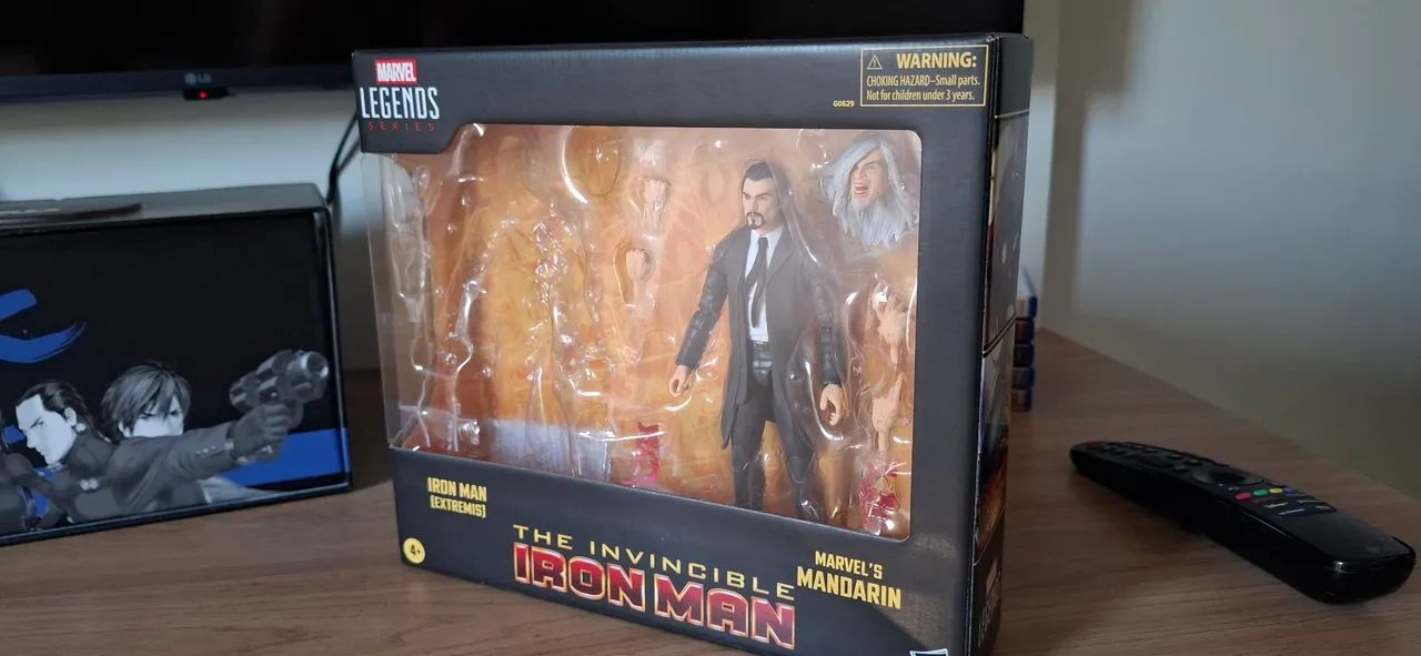 FIGURA MARVEL LS IRON MAN E MANDARIN