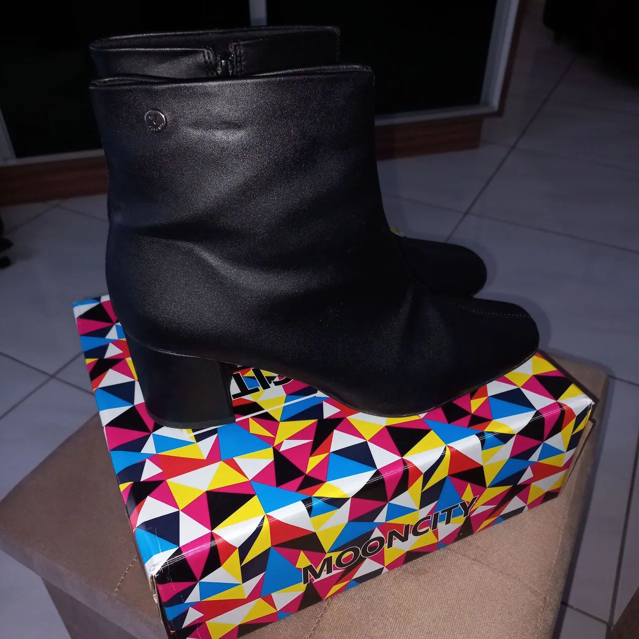 Bota de salto preta