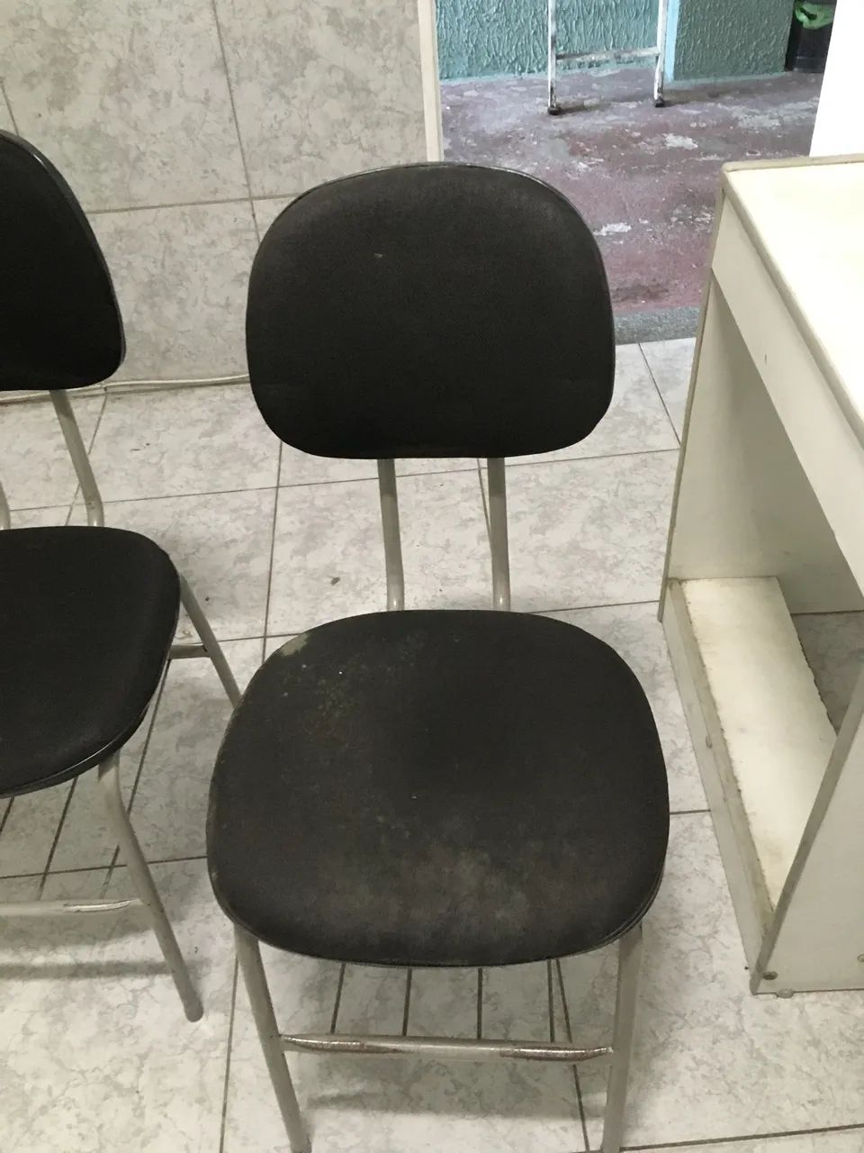 Cadeira fixa com suporte 