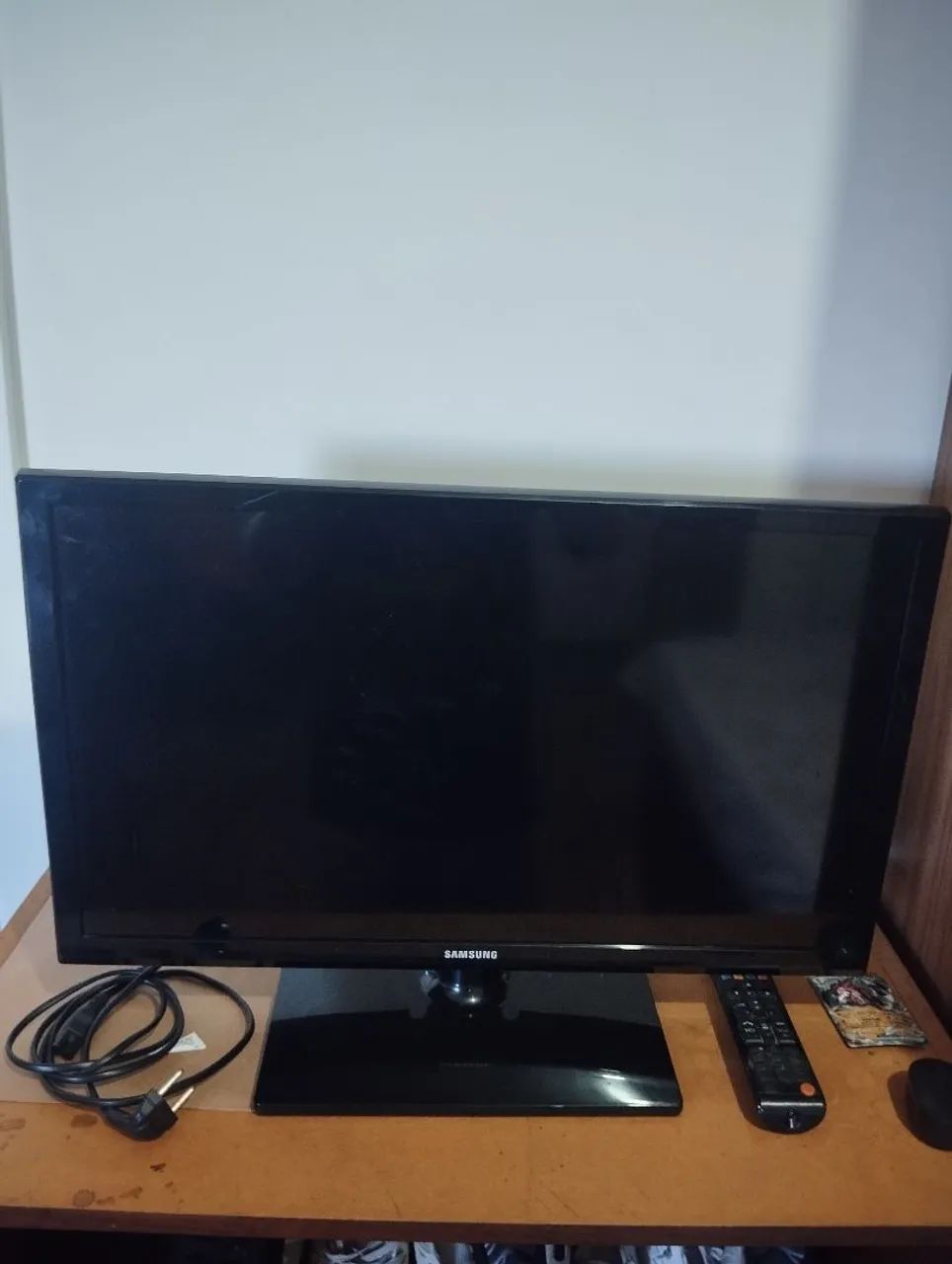 TV/monitor LED de 23 polegadas, com entrada HDMI, USB e conversor digital integrado